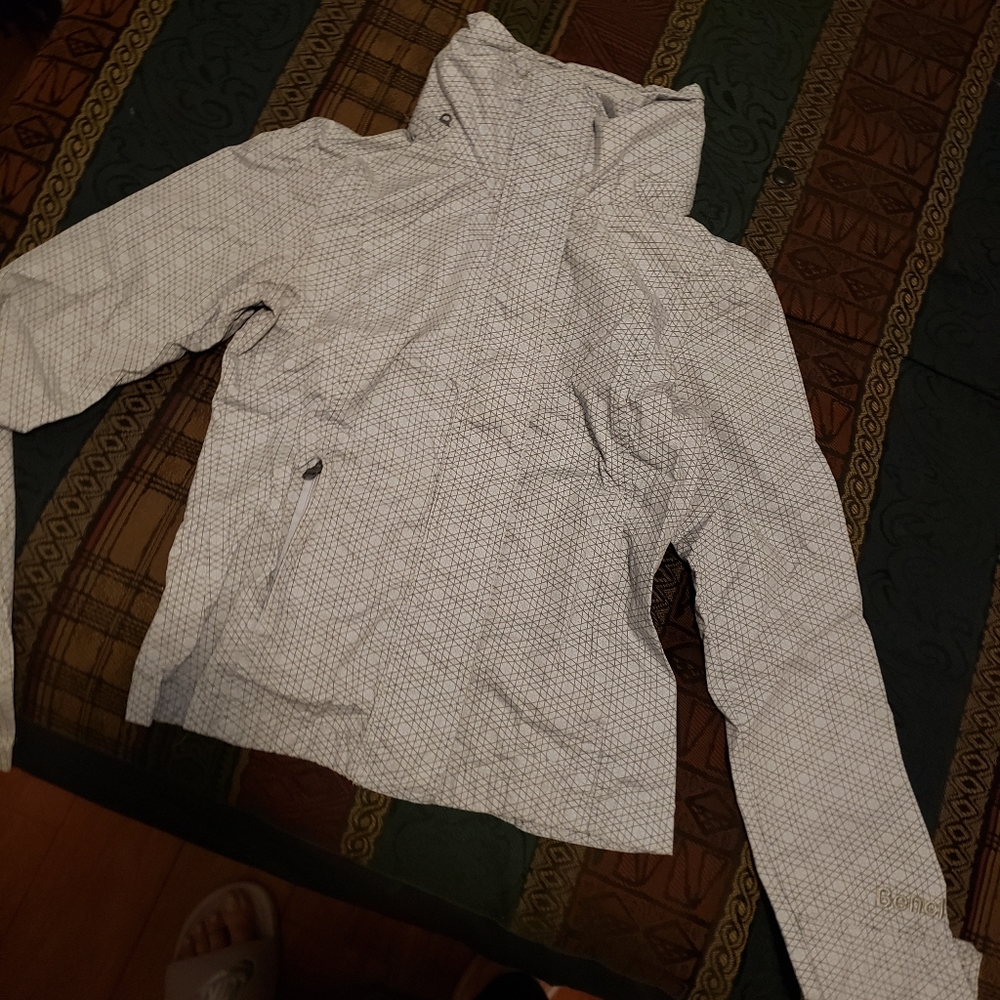 Bench Windbreaker - Picture 2 of 6